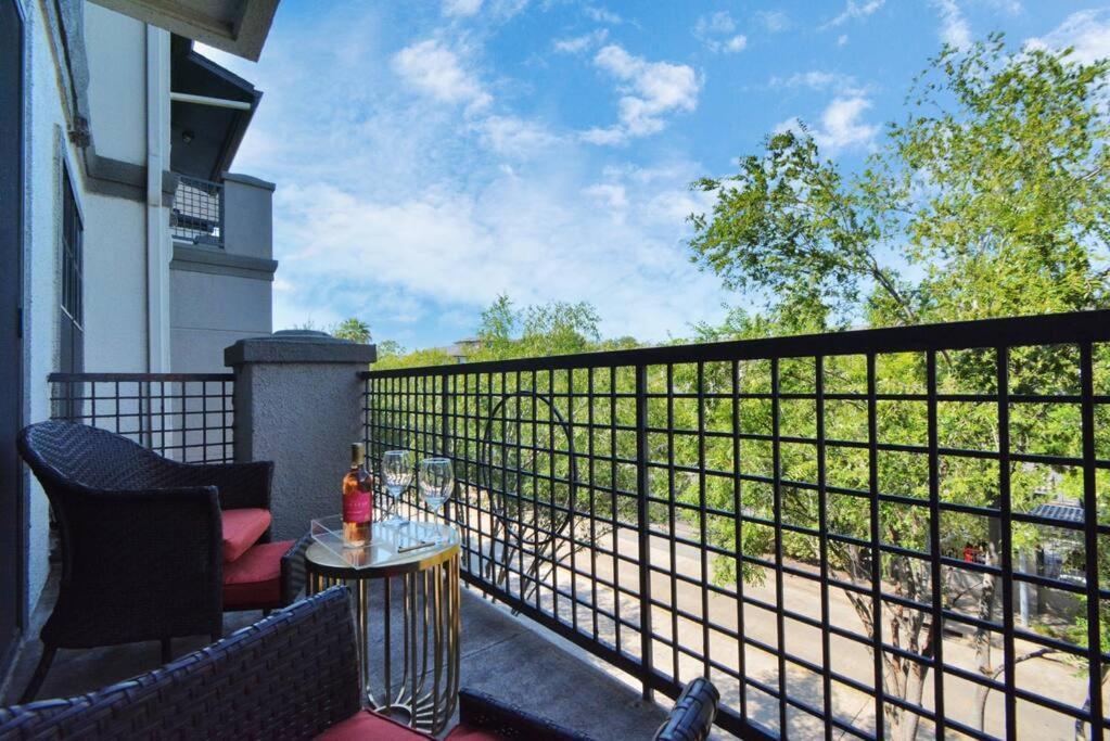 The Turquoise Suite Houston Exterior photo