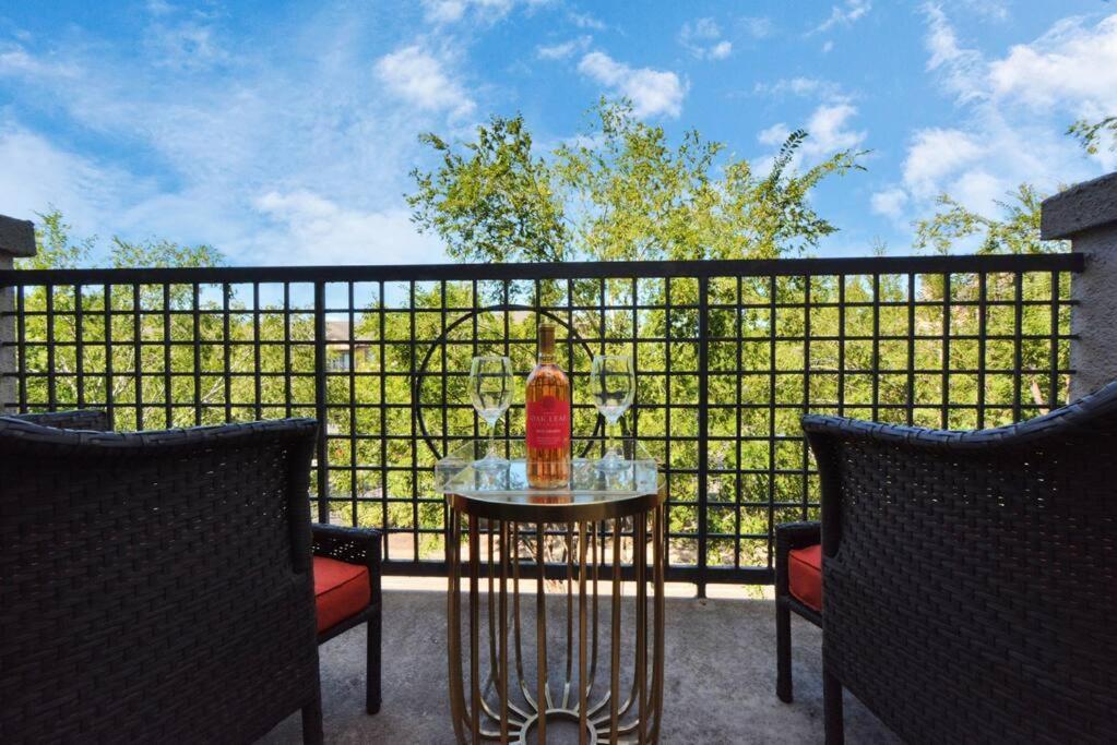 The Turquoise Suite Houston Exterior photo
